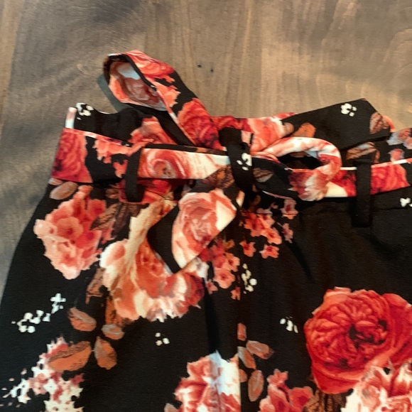 SHEIN Rose Pants - Picture 2 of 3